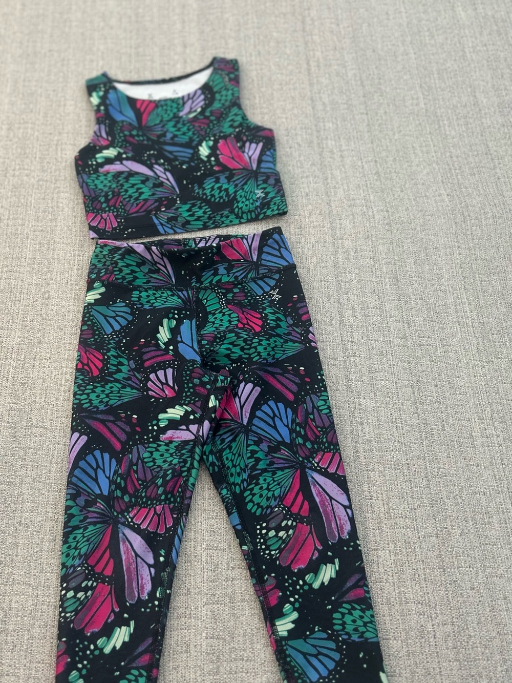 Xersion Black Active Crop Top & Pant Teal, Purple & Pink Butterfly Print. Size 6